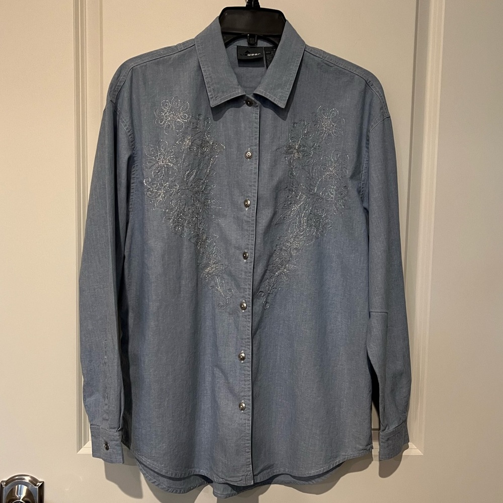 Liz Wear Button Down Long Sleeve Collared Shirt